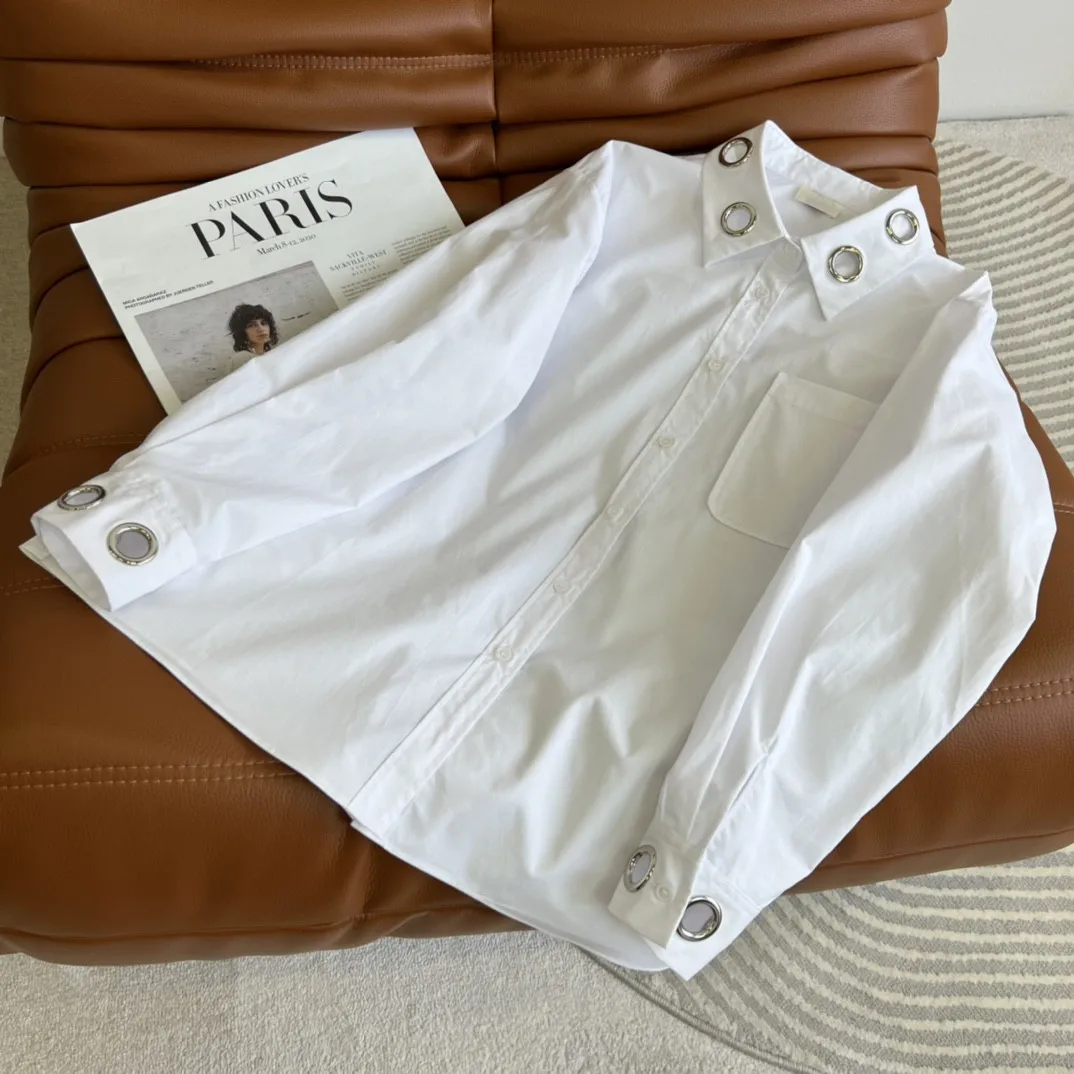 

2022 spring new women's metal circle inlaid white casual shirt