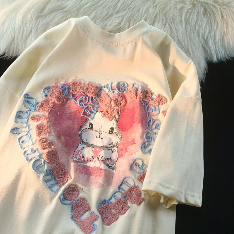 

Женская футболка с коротким рукавом, круглым вырезом и вышивкой