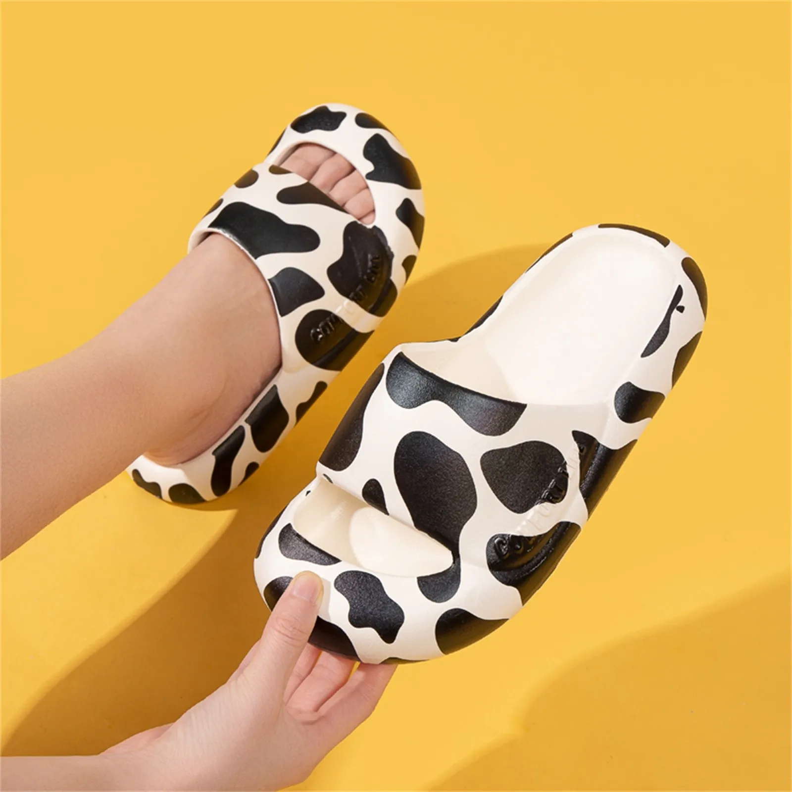 

Fun Slippers for Women Open Toe Fashion Summer Men's And Women's Slippers Thick Bottom Flat Cow Horse Pattern Casual Comfort