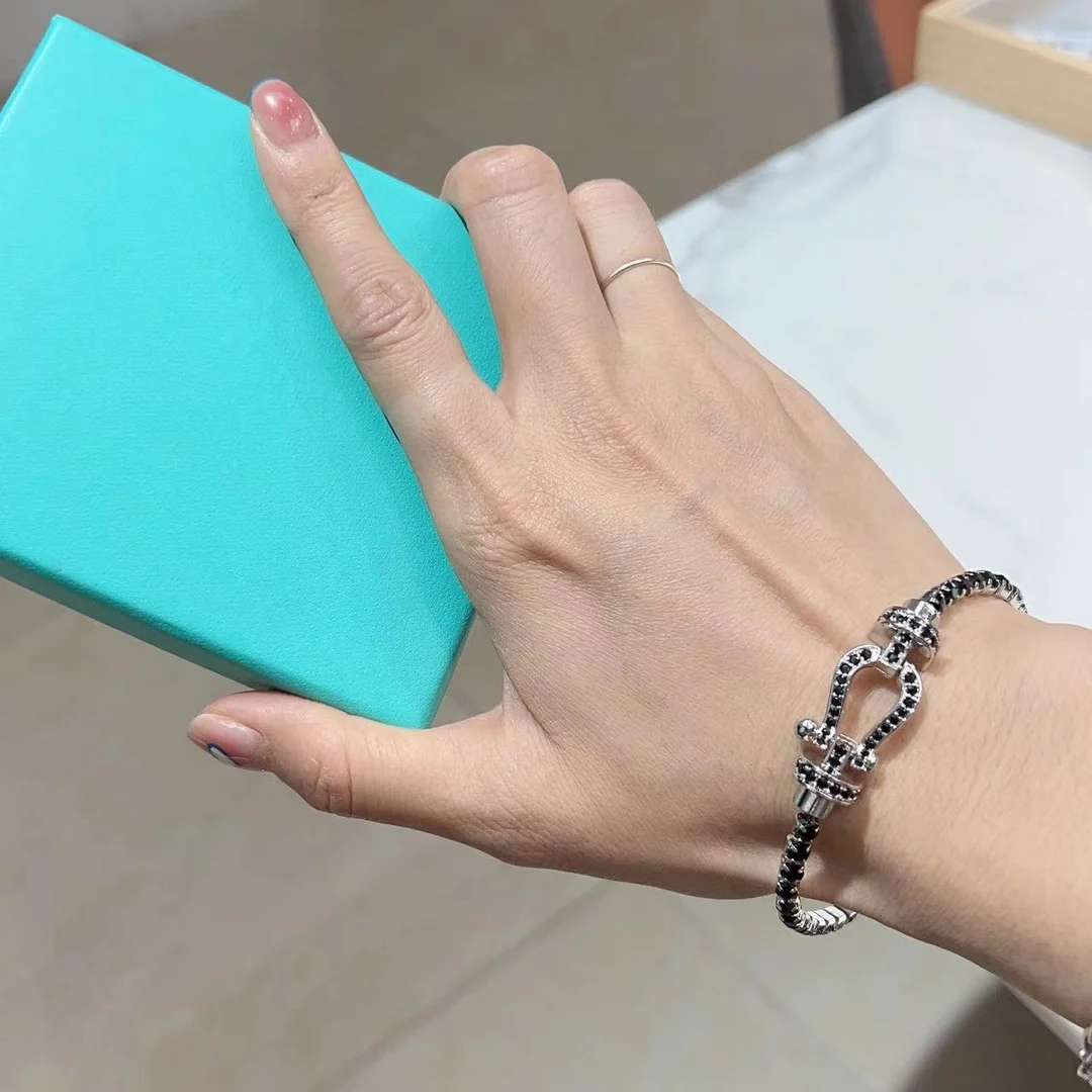 

Pop black crystal beaded bracelet