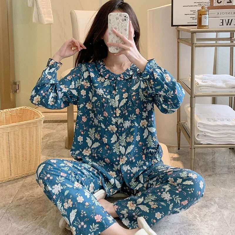 Young woman Pajamas Long Sleeves cardigan Cotton silk pajamas set