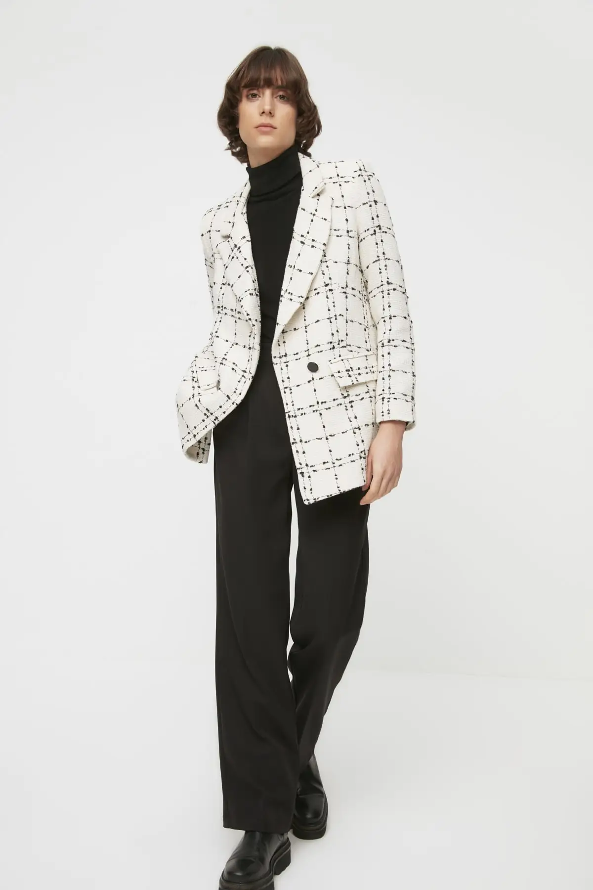 

Raw white Tweed Coat