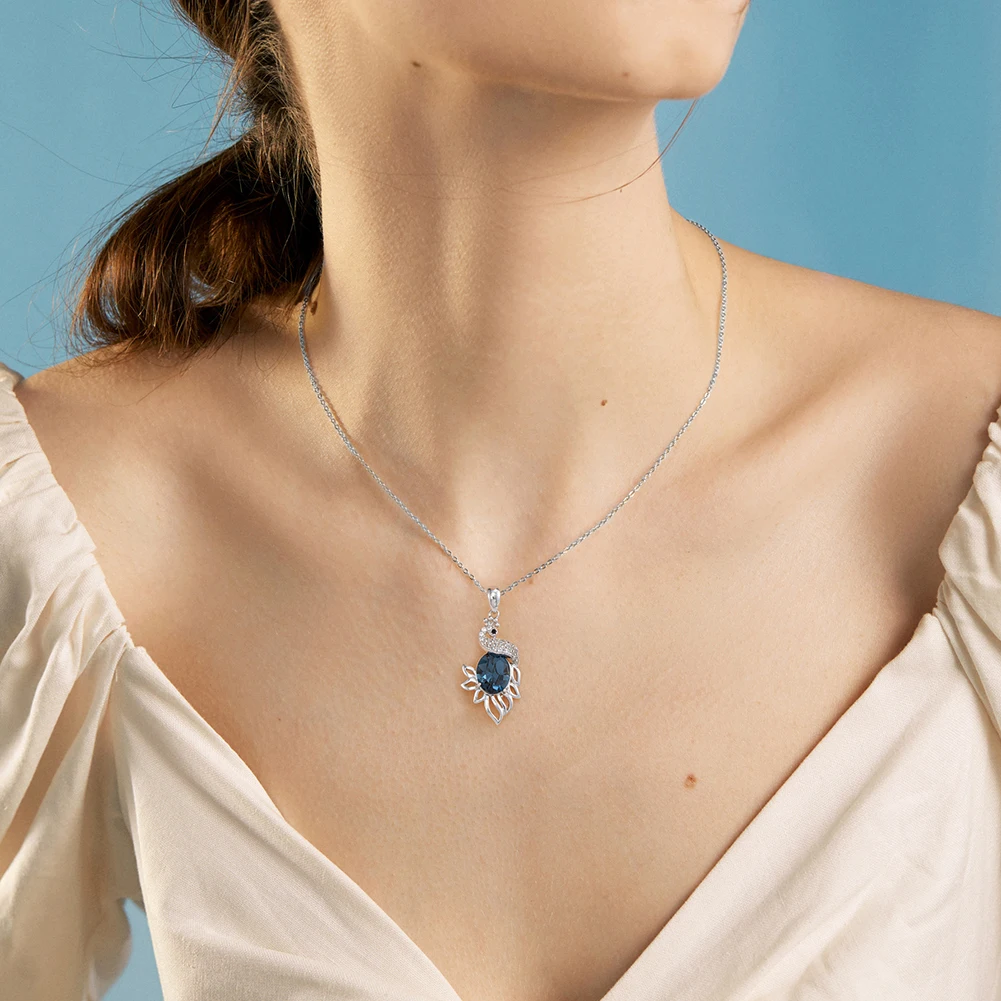 Женский кулон с австрийским кристаллом из серебра 925 пробы
