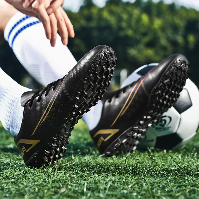 Hot Sale Soccer Shoes Men Soft Running Sports Shoes Outdoor Outdoor Activities Sneakers for Men Big Size 32-47