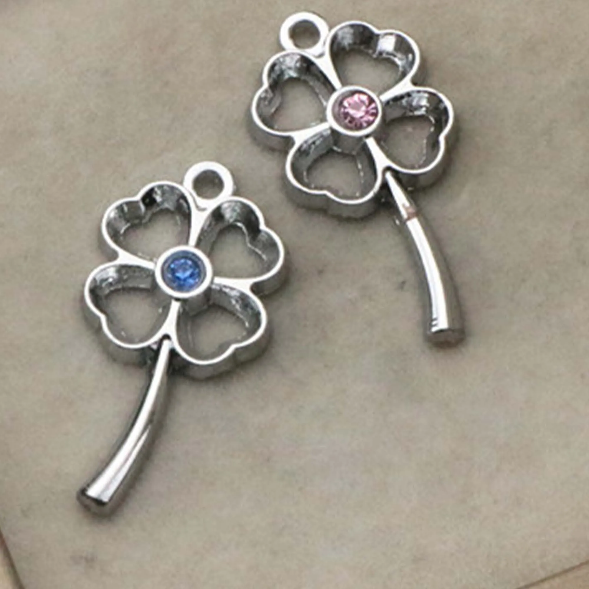 

2PCS-20PCS/Lot 28x21mm Vintage Hollow Clover Pendant DIY Men and Women Necklace Bracelet Keychain Jewelry Charm Accessories