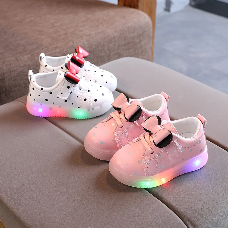 

2022 Spring Children's Light-up Shoes Girls Bow Board Shoes LED Light Baby Girls Sports Shoes Toddler Girl Sneakers Zapatos