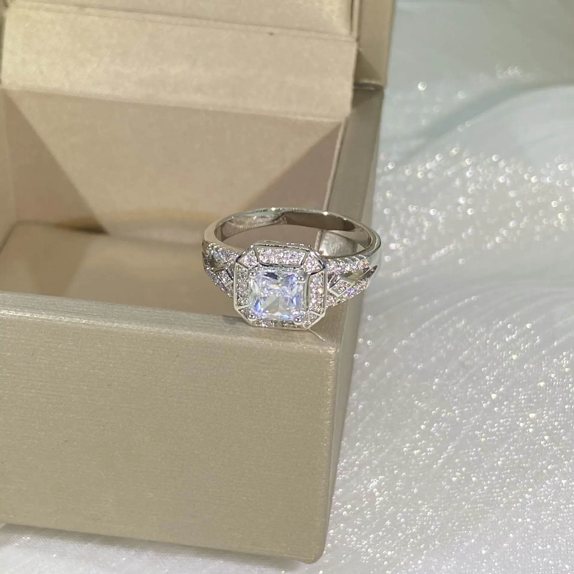 

Anillos De CN(Origin) Diamond Ring Females Fine Wedding Bands Silver 925 Jewelry Diamond Jewelry Ring for Women Gemstone