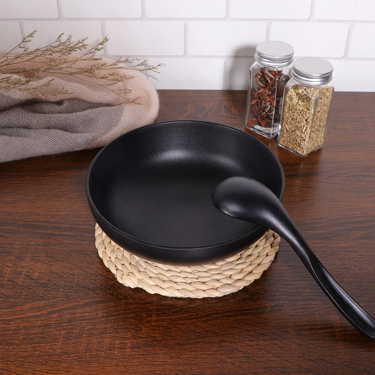 

A5 Melamine Tableware Japanese Style Ramen Bowl Imitation Porcelain Noodle Container for Home (337) Black plates