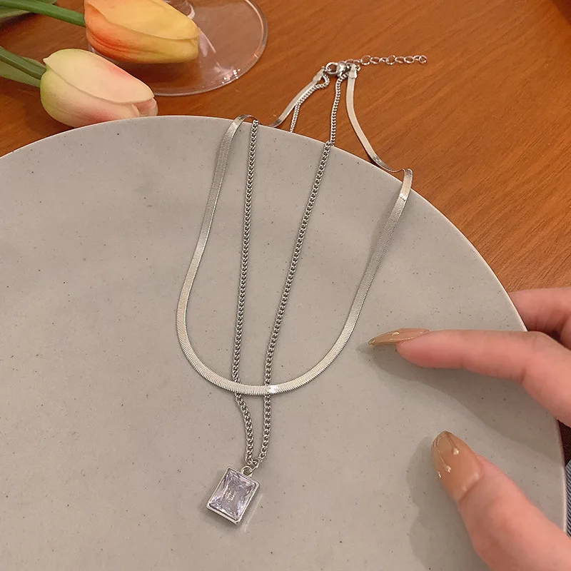 

Tidy, Light And Luxurious, Small Number, High Class, Double Layered Titanium Steel Necklace, Women's Versatile Temperament,