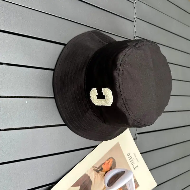 

581723 Bucket Hat Fashion Luxury Sticker Letter Design Trend Women Cotton Fisherman Hat Summer Sunshade Hat Outdoor Beach Hat