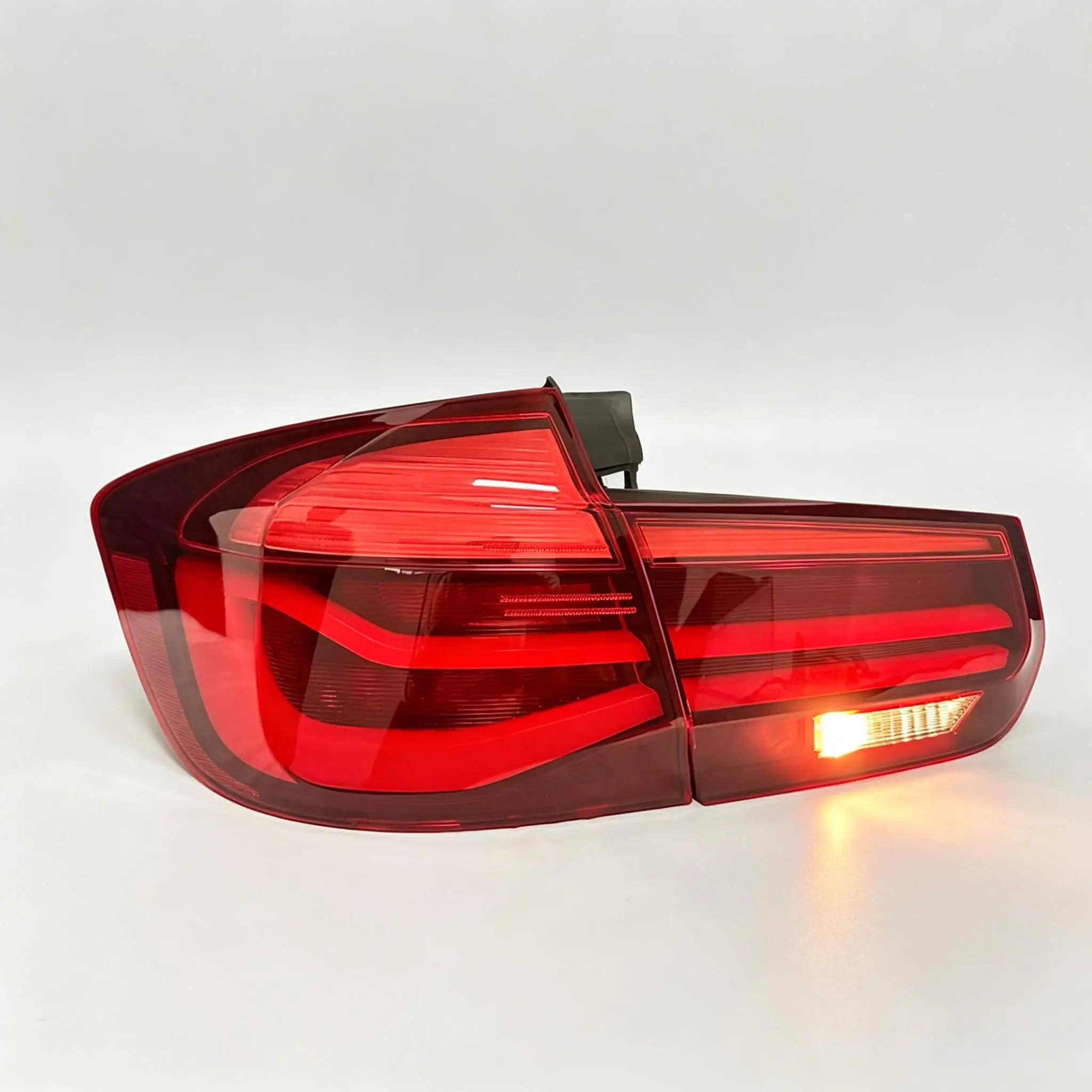 Фото Подходит для BMW 3 серии Touring F31 LCI 2013-2019, светодиодные задние фонари с динамическими указателями поворота и фонарями заднего хода, установка по принципу plug and play. №4