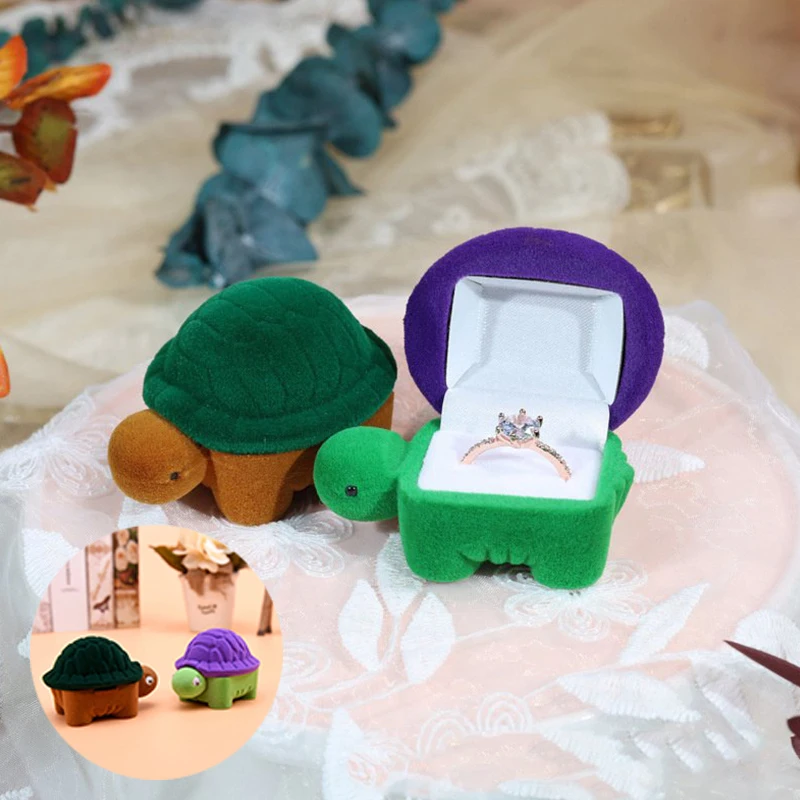 

Бархатная шкатулка для хранения колец в виде черепахи