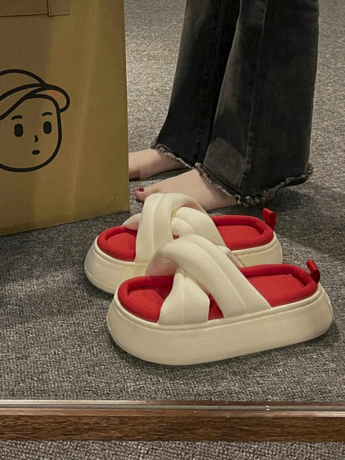 

Шлепанцы женские на низкой платформе, мягкие массажные римские сланцы, ПУ резина, плоская подошва, 2023