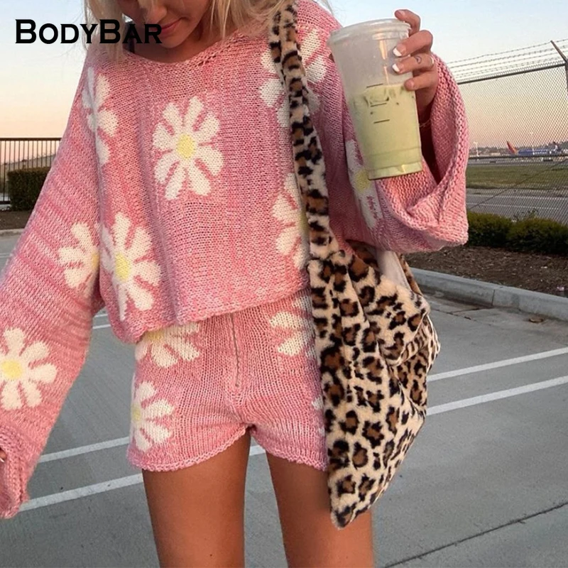 

Ladies Autumn Winter Long Sleeve Printed Pullover + High Waist Shorts Fashion Casual Knit Set Two-piece Ladies Streetwear Outfit