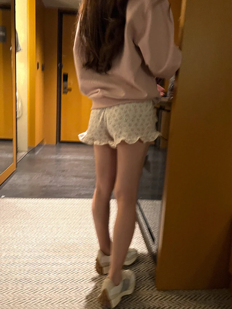 2023 Summer New Elastic Waist Auricularia Lace Casual Fragmented Short  Trouser woman  Sexy Slim Flower Women's Shorts