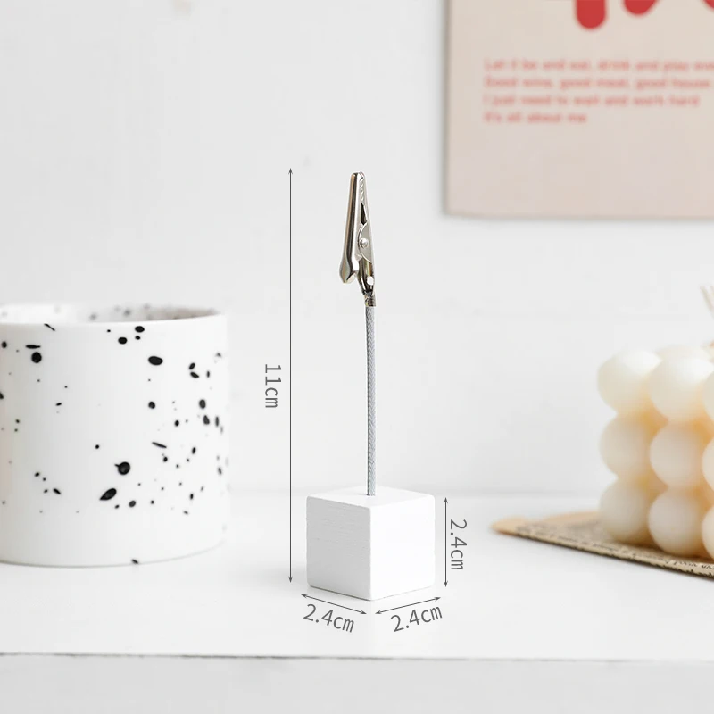 

Деревянный держатель для таблички с именем