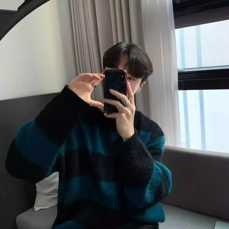 Мужской свитер с круглым вырезом и цветными блоками мягкий эластичный вязаный