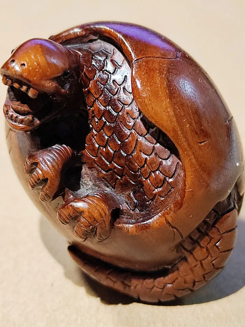 

Y8332 - 20 лет, 2 дюйма, ручной, металлический, Netsuke-динозавр в яйце