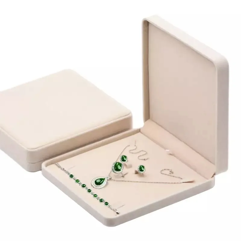 

Персонализированная фланелевая шкатулка для украшений