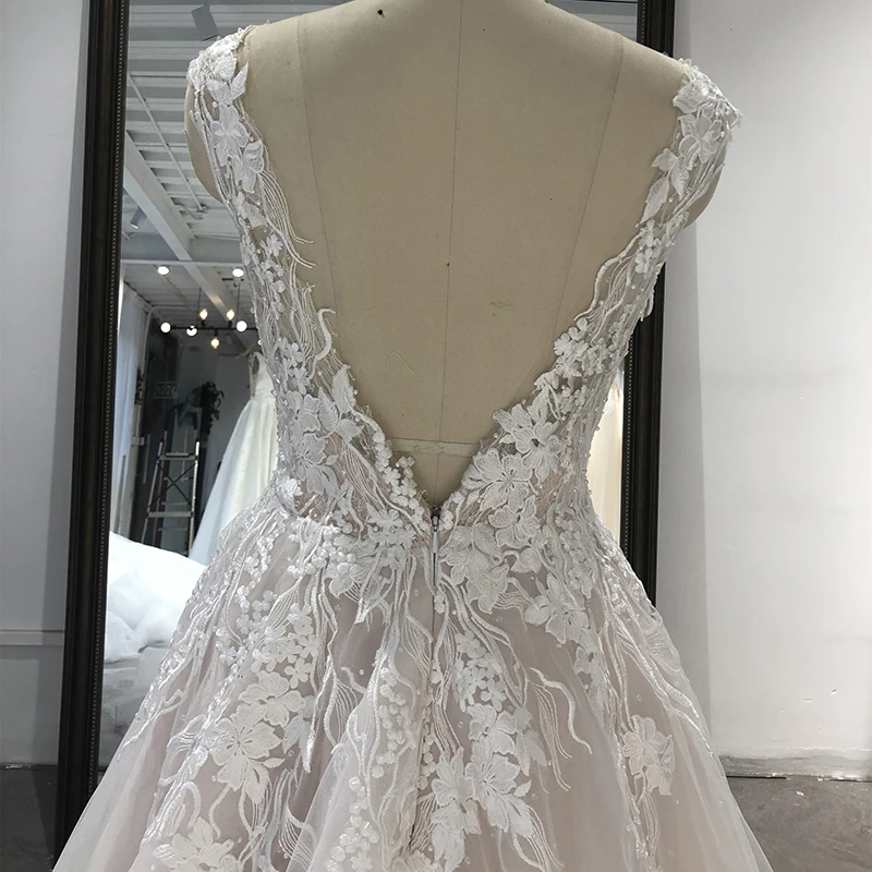 Кружевное свадебное платье-трапеция с круглым вырезом, открытой спиной и шлейфом (art.: 3920c76d3b3c4) - 3920c76d3b3c4