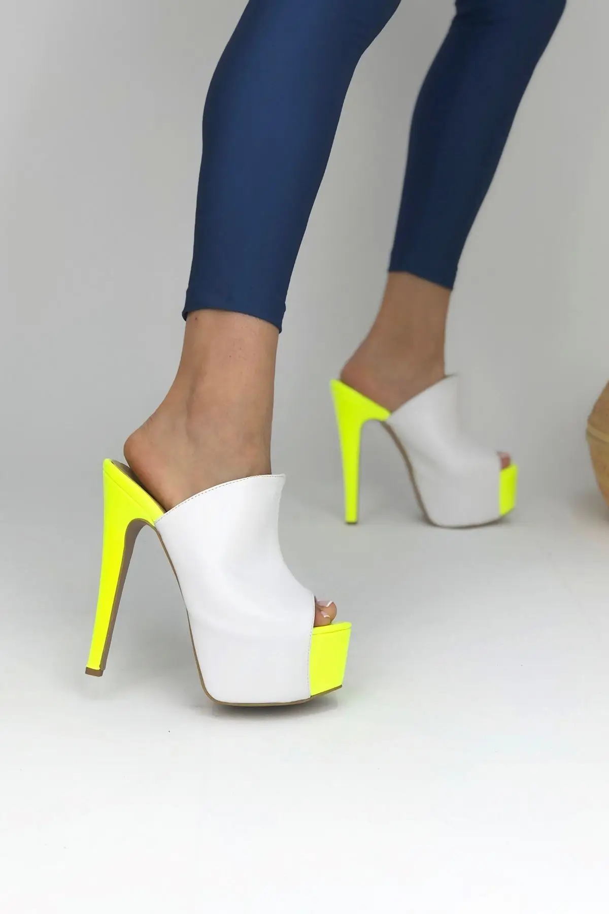 

Women Slippers White Yellow red Shoes Style Platform High Heels Sexy Ladies Party Dress Slippers Pump Slippers Pump Slippers