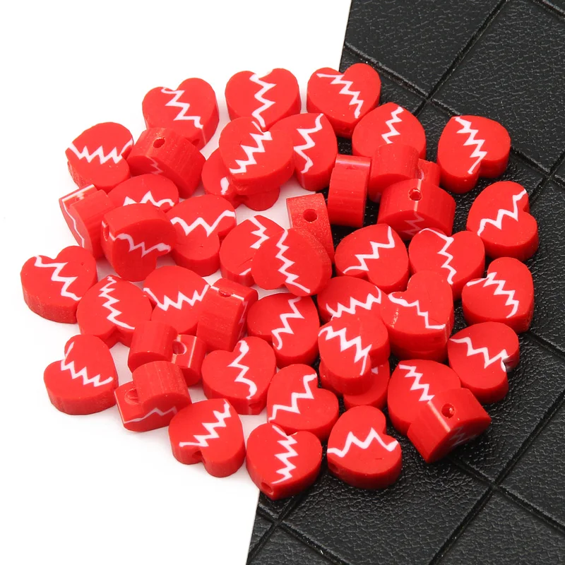 Красные плоские бусины из полимерной глины с рисунком разбитого сердца