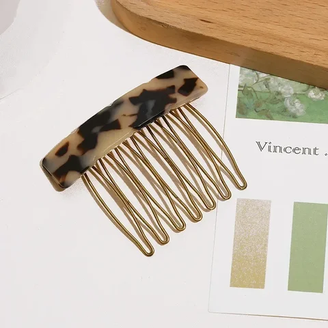 Маленький вставной зажим для расчески