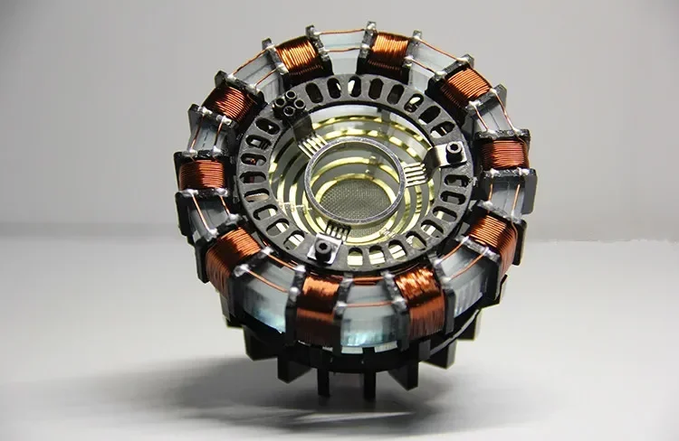 Очень крутая масштаб 1:1 реактор дуги Железного человека поколение светящейся