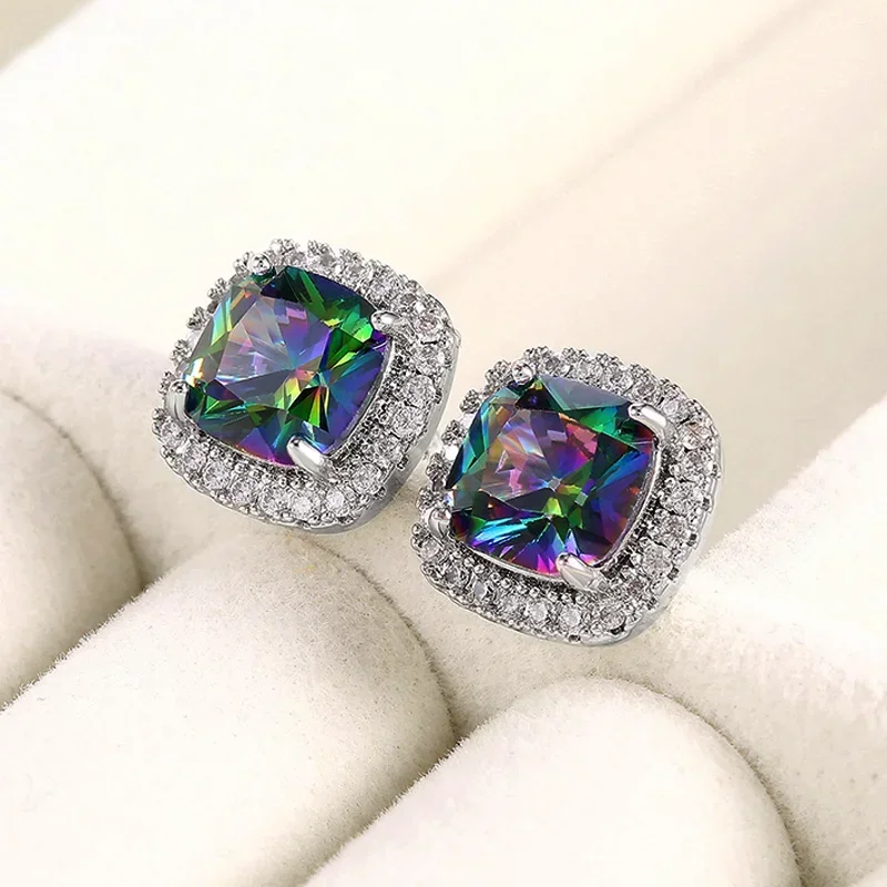 Роскошные женские серьги-гвоздики с фианитами серебряного цвета модные