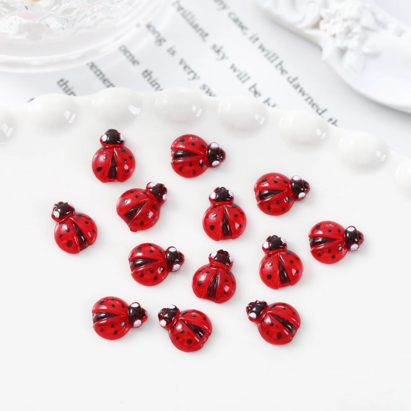 

10 шт., смоляные кавайные красные мини-фигурки божьей коровки, материал для скрапбукинга, подвески для дизайна ногтей, фигурка кабошона с плоской задней частью, миниатюрные аксессуары