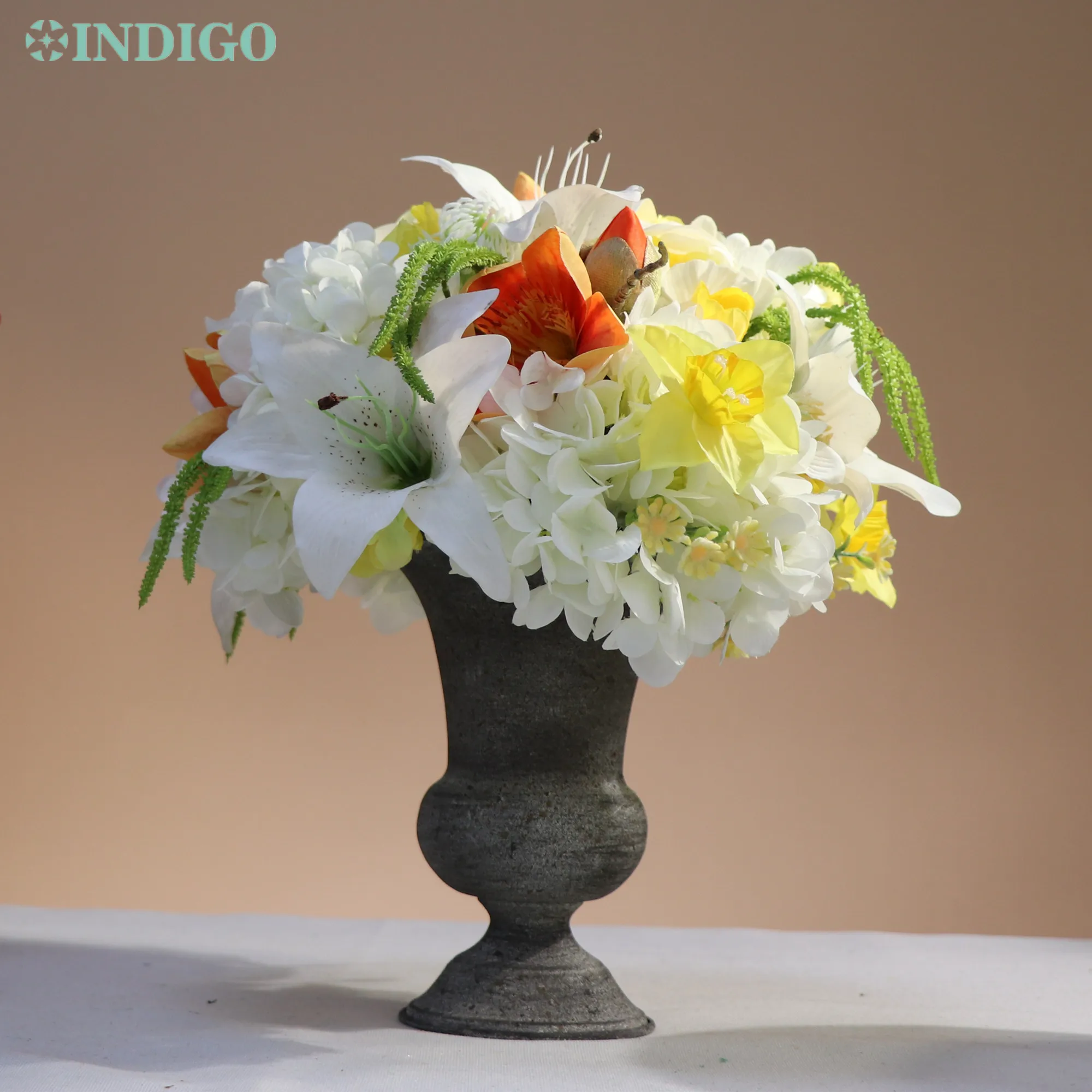 1 Set With Vase) Lily Daffodil Hydrangea Artificial Flower Arrangement Bonsai Designed Christmas Centerpiece - INDIGO