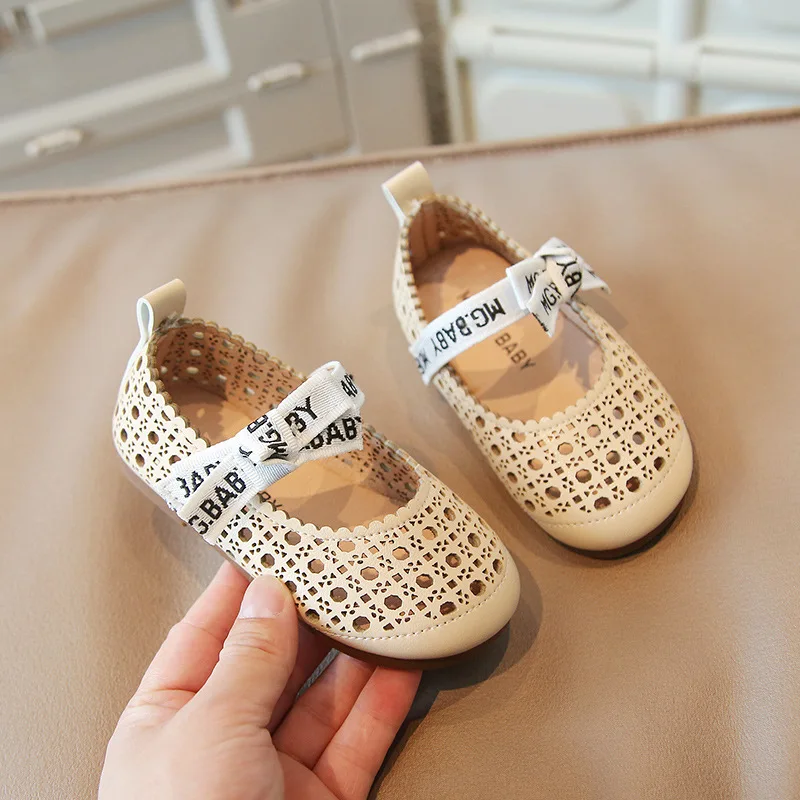 

Girls Princess Shoes 2022 Spring New Children's Soft-Soled Shoes Hollow Breathable Sandals Kids Party Dance Shoes
