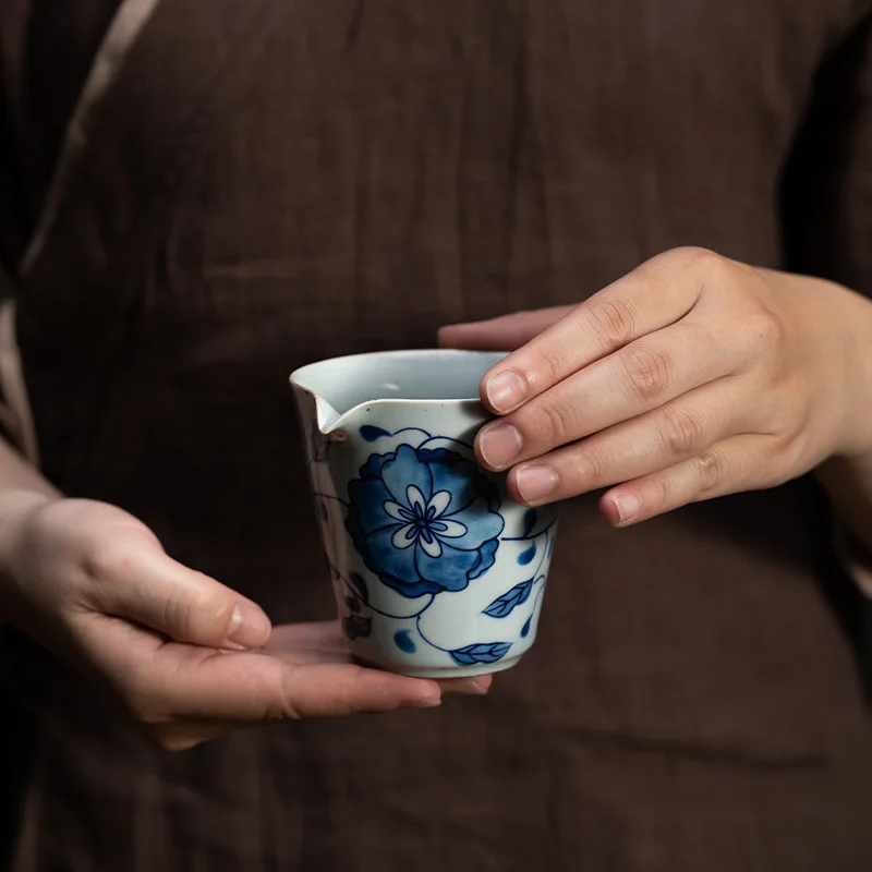 

Сине-белый кувшин лотоса с блокировкой в виде ветки, керамический чайный сервиз, яркая кружка, яркая чашка, стандартный чайный набор, чайные аксессуары ча-Хай