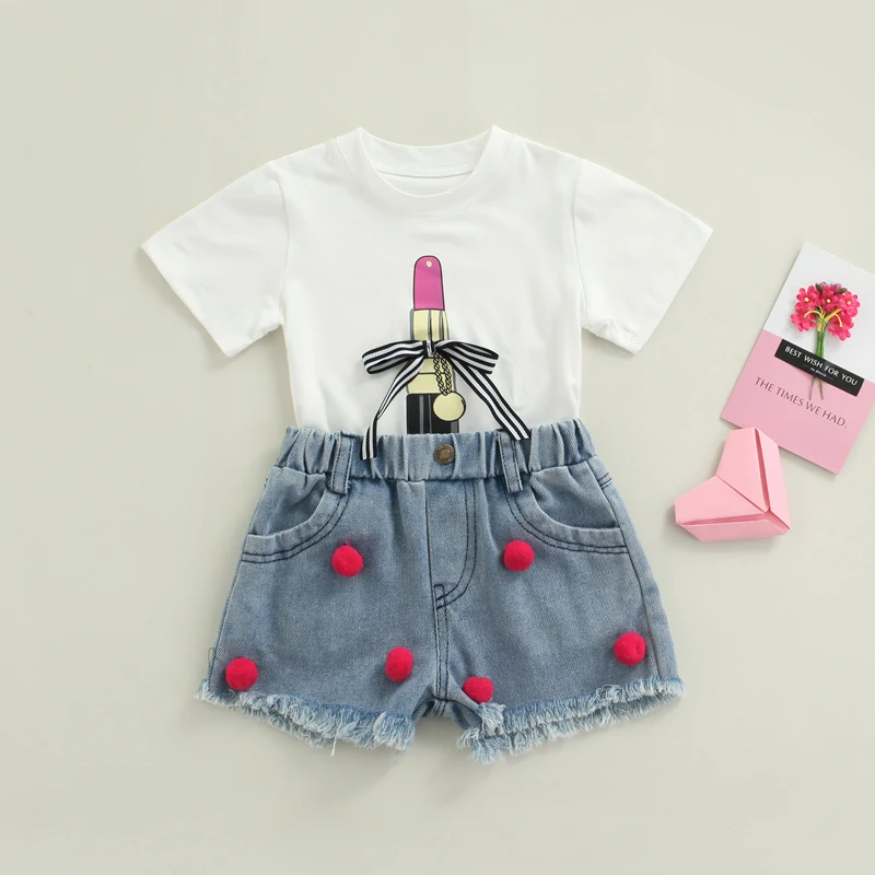 

Летний комплект одежды для девочек из 2 предметов, футболка с коротким рукавом и помадой + джинсовые шорты, повседневный летний комплект одежды