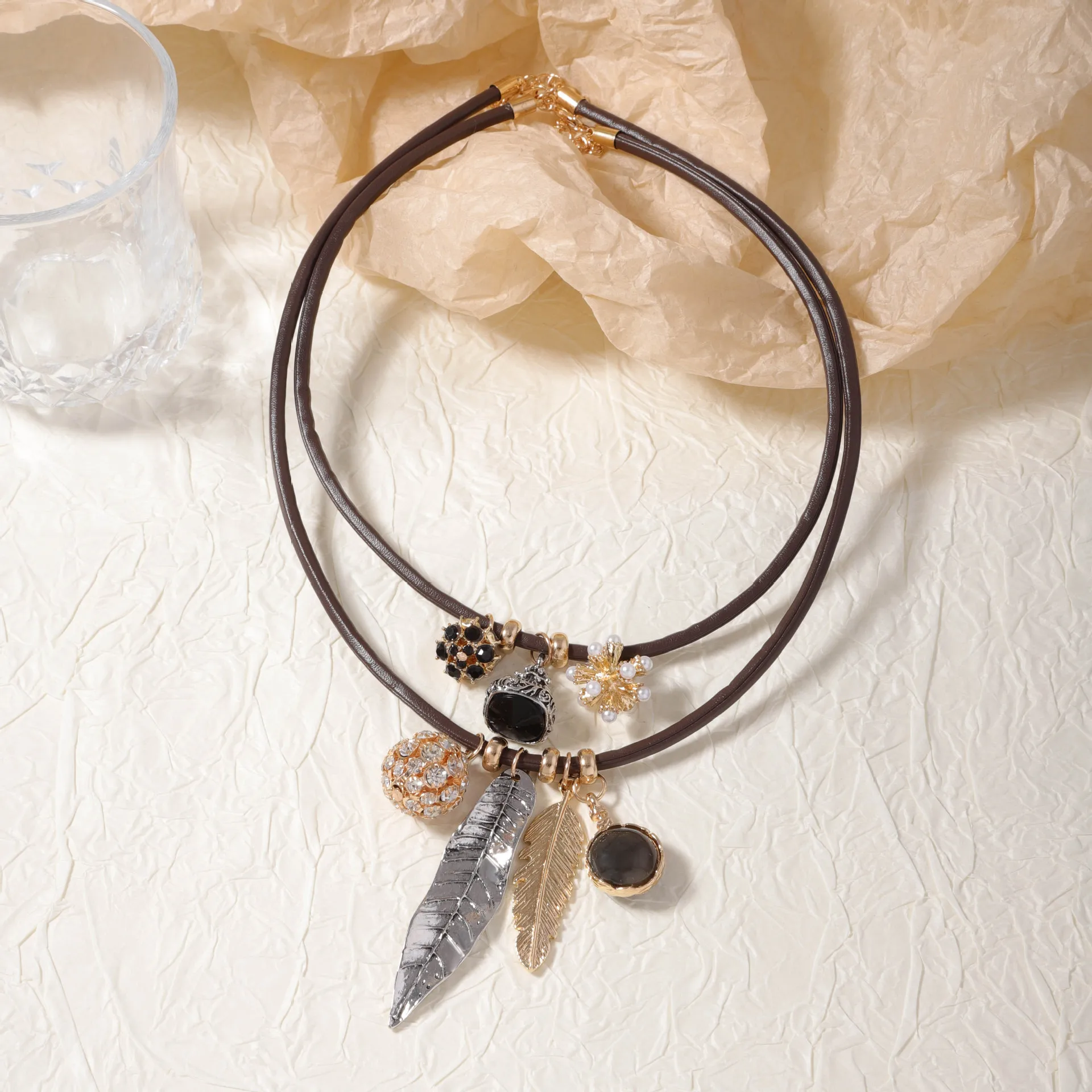 Персонализированное двухслойное кожаное ожерелье с подвеской в виде листа |