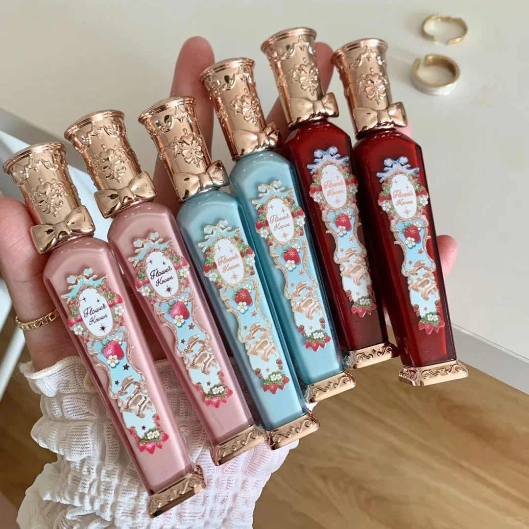 Матовая жидкая помада Flower Knows Strawberry Rococo, веганская, не тестированная на животных, с эффектом бархата, стойкая, высокопигментированная, для макияжа губ. (art.: 3920ccbb4e077) - 3920ccbb4e077