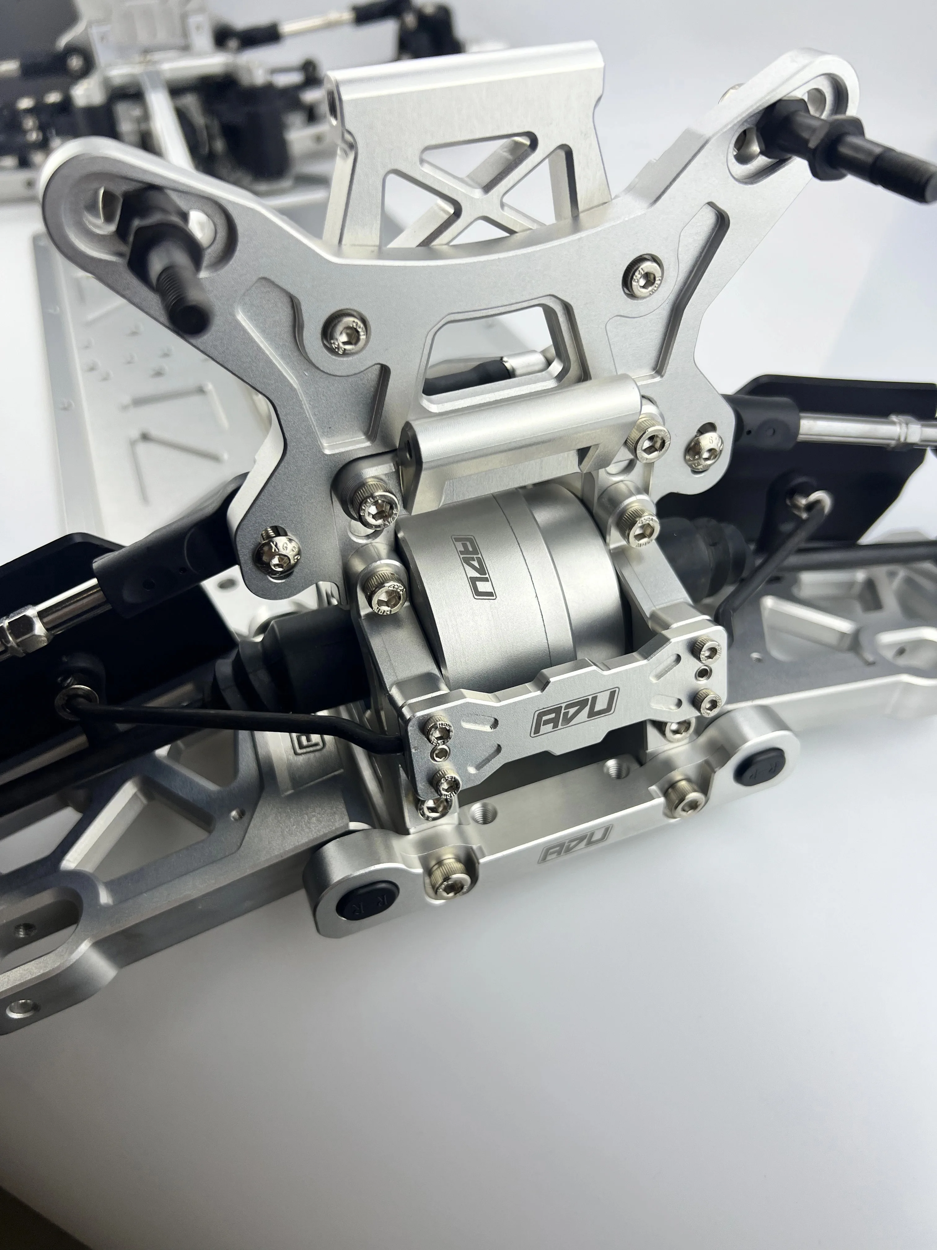Фото Кронштейн заднего дифференциала ADU Racing 7075-T6 ALU для Losi DBXl-e V1.0 V2.0 1/5 RC №3