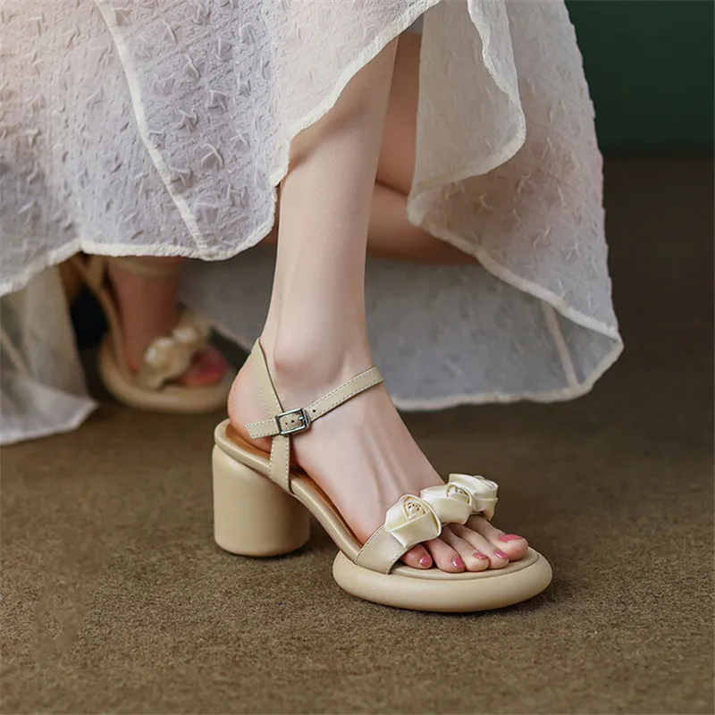 

New 2022 Summer Sandals Women Shoes Platform Sandals Fashion Flower Decoration Open Toe Shoes for Women Round Heel High Heels