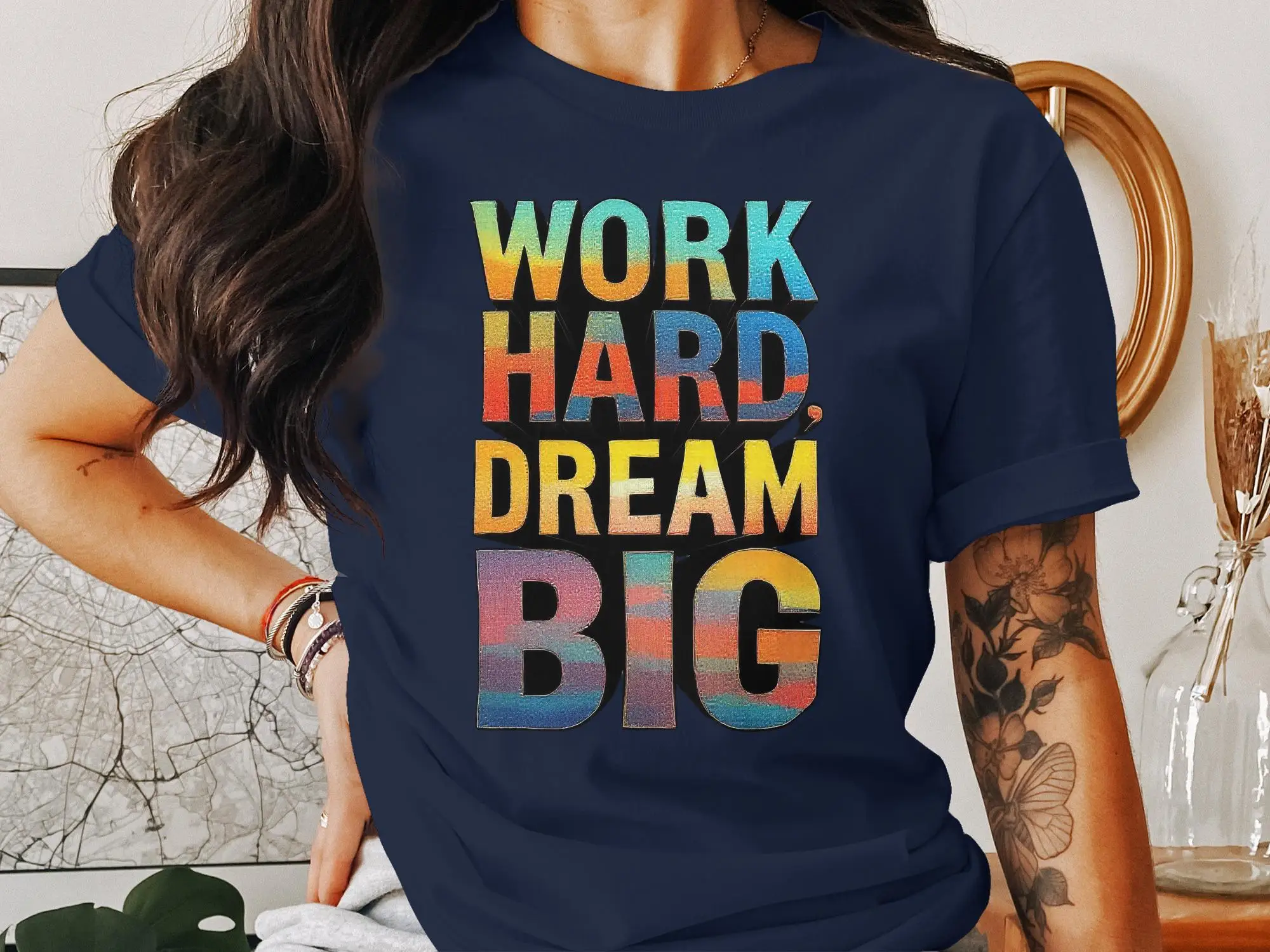 Фото Футболка с мотивационными цитатами Work Hard Dream, большая вдохновляющая одежда с позитивными сообщениями, повседневный топ №1