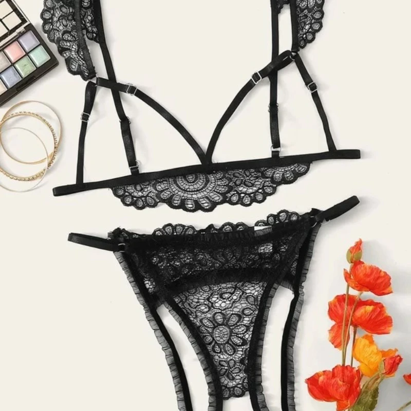 

Sexy Lingerie Women Are Extremely Tempted To Open The File To Reveal Breasts Perspective Three-point Passion Suit Ladies