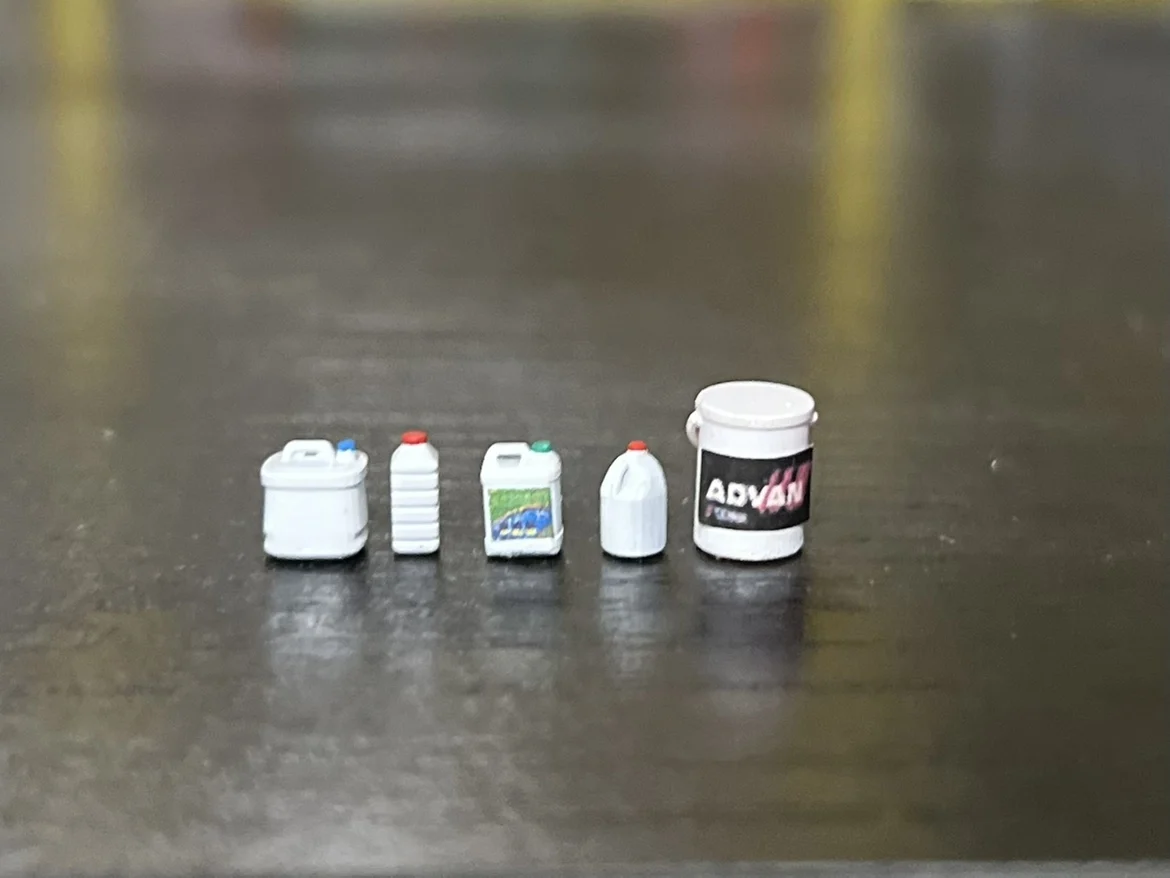 

Модель в масштабе 1/64, модель в пластиковом корпусе, демонстрация фотографий в мастерской для ремонта