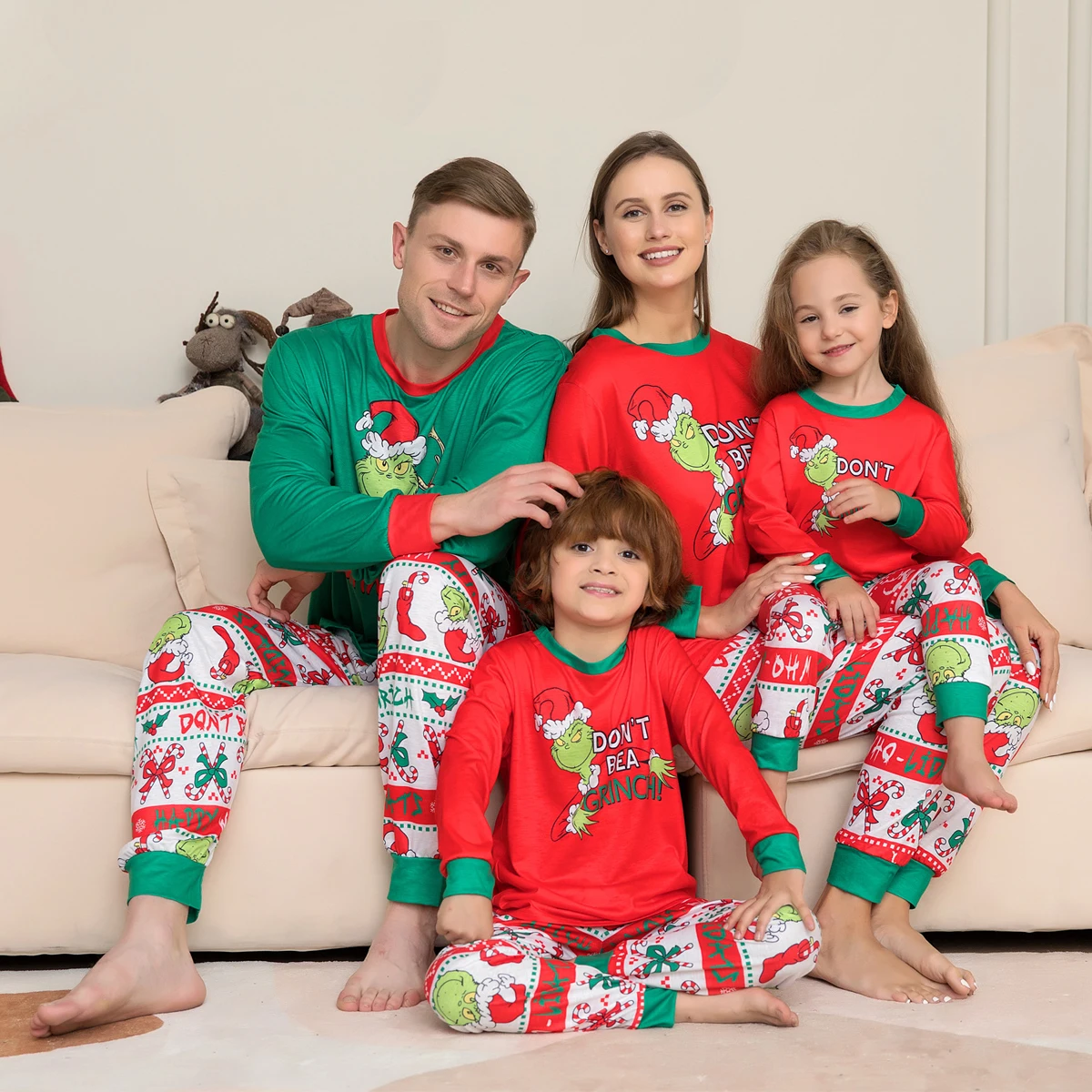 

Новейший Рождественский пижамный комплект для семьи, новогодний мультяшный клетчатый моб, одежда для сна с принтом «Мама и я», Женский комп...