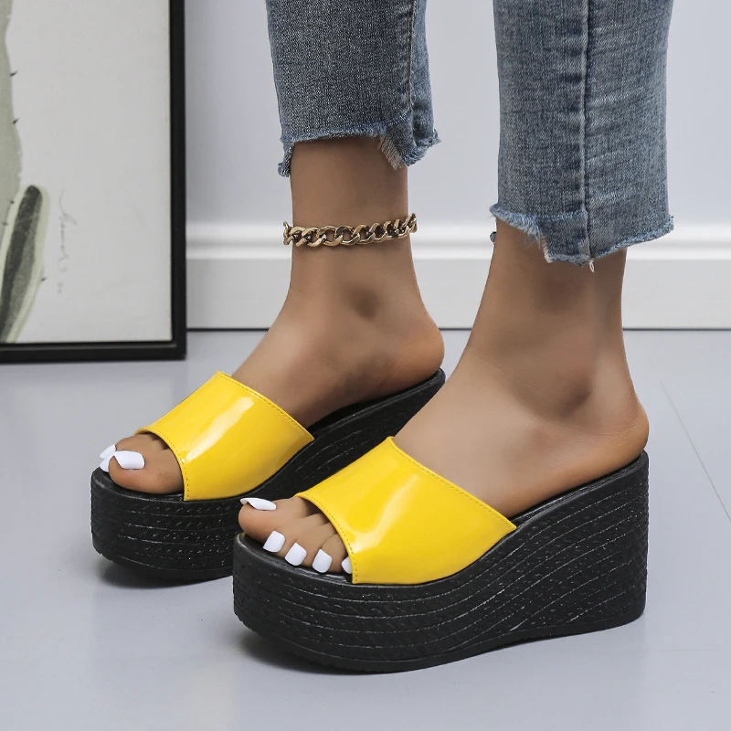 

2022 New Women's Sandals Thick-soled Women's Summer Slippers Indoor and Outdoor Beach Shoes Women's Slippers Large Size Basic