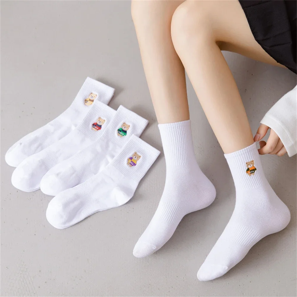 

Новые женские осенне-зимние белые носки с мультяшной вышивкой и медведем, мягкие теплые хлопковые носки, Прямая поставка