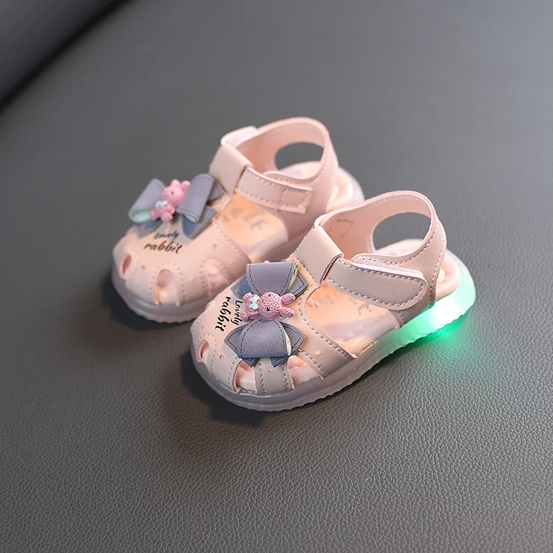 

Baby Girls Light Up Sandals 2022 Summer Bear Bow Soft Bottom Princesses LED Sandalias Infants Soft Baotou First Walkers Shoes
