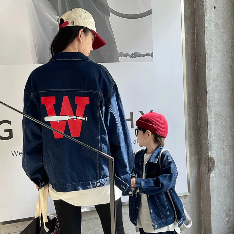 

Семейная джинсовая куртка, одинаковая модная одежда для мамы и дочери, одинаковое пальто для мамы, папы и сына, Корейская одежда для мамы и дочки, осень 2023