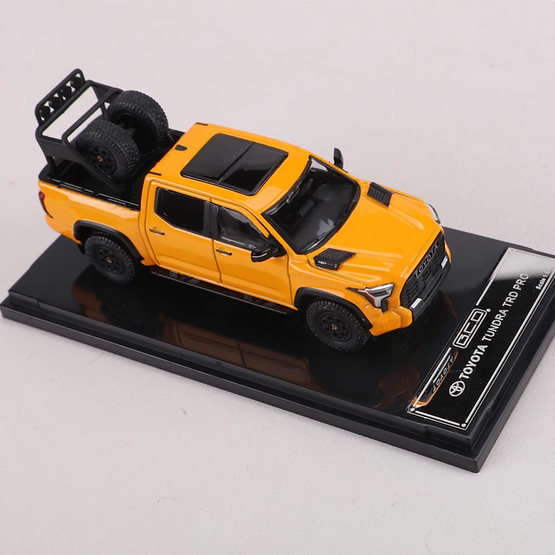 Фото Коллекционная модель автомобиля GCD 1:64 Toyota Tundra TRD PRO из сплава, имитация, игрушка, предмет для демонстрации №2