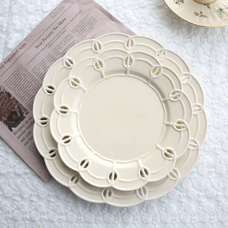 

Керамическая тарелка с отверстиями для десерта, фарфоровая тарелка для торта, посуда, блюдо для коричневого шоколада, макарон, декоративные...