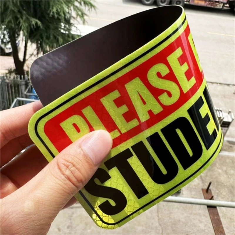 Пожалуйста будьте терпеливы. Магнитная наклейка для студенческого водителя.