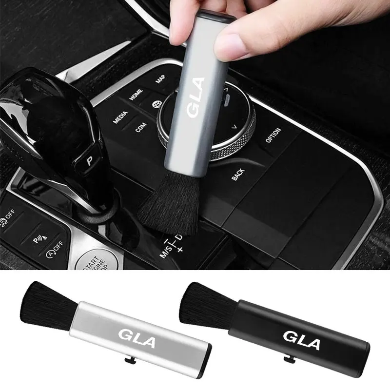 

1pcs Car Badge Interior Dust Brush for Mercedes Benz GLA CLA GLK GLE CLS ML GL A B C E Class W211 W221 W220 W163 Car Accessories